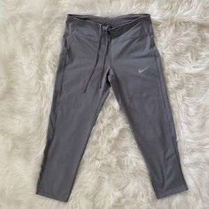 Women’s Nike cropped leggings